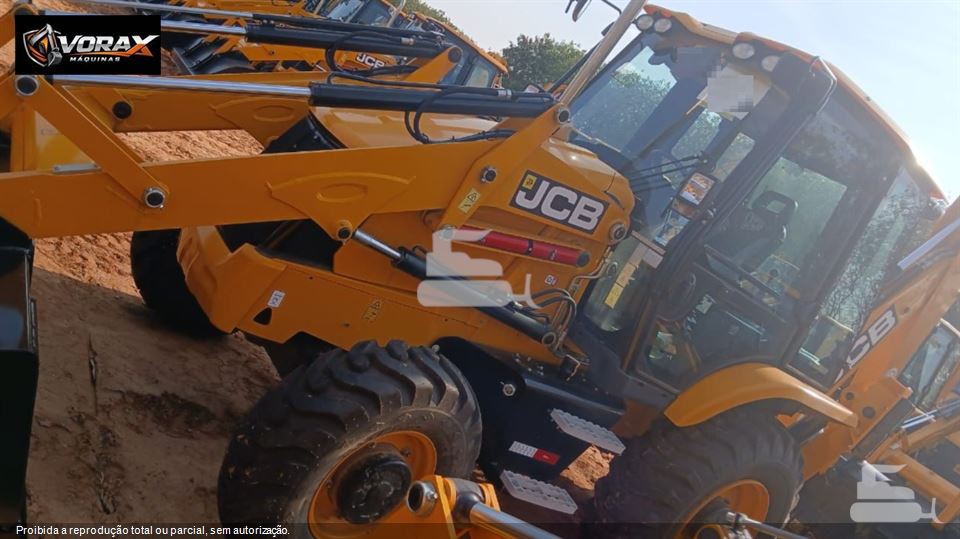 Retroescavadeira JCB 3CX 2024