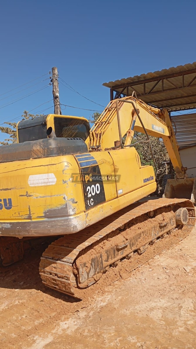 Escavadeira Komatsu PC200 2011