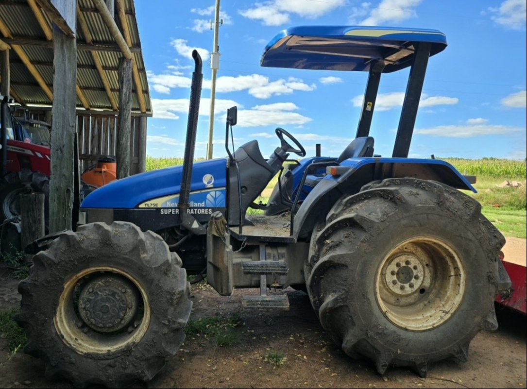 Trator agrícola New Holland TL 75E 2012