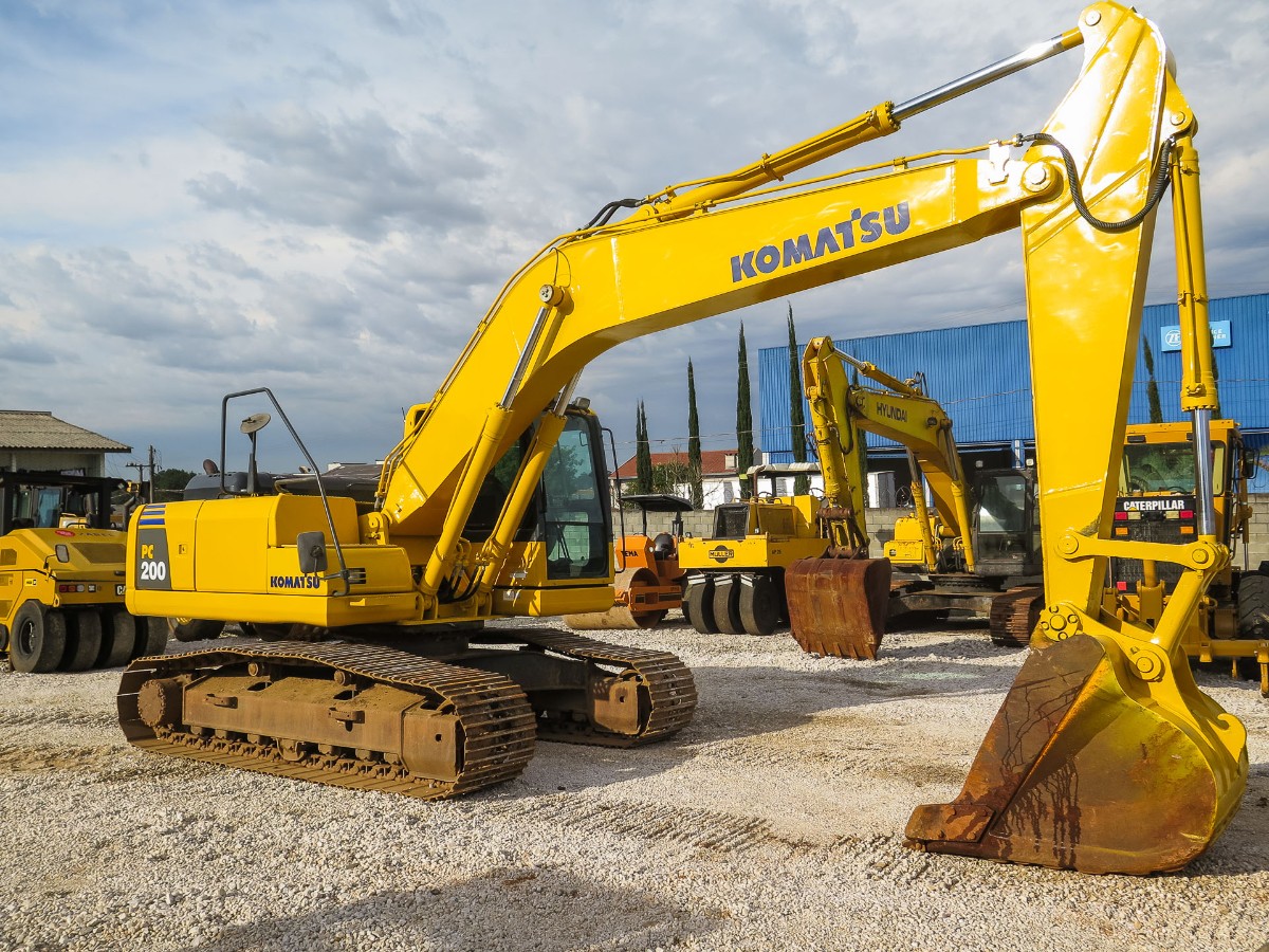 Escavadeira Komatsu PC200 2014