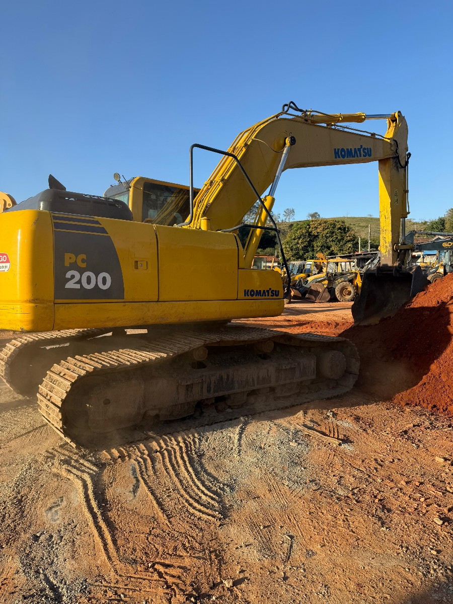 Escavadeira Komatsu PC200 2013
