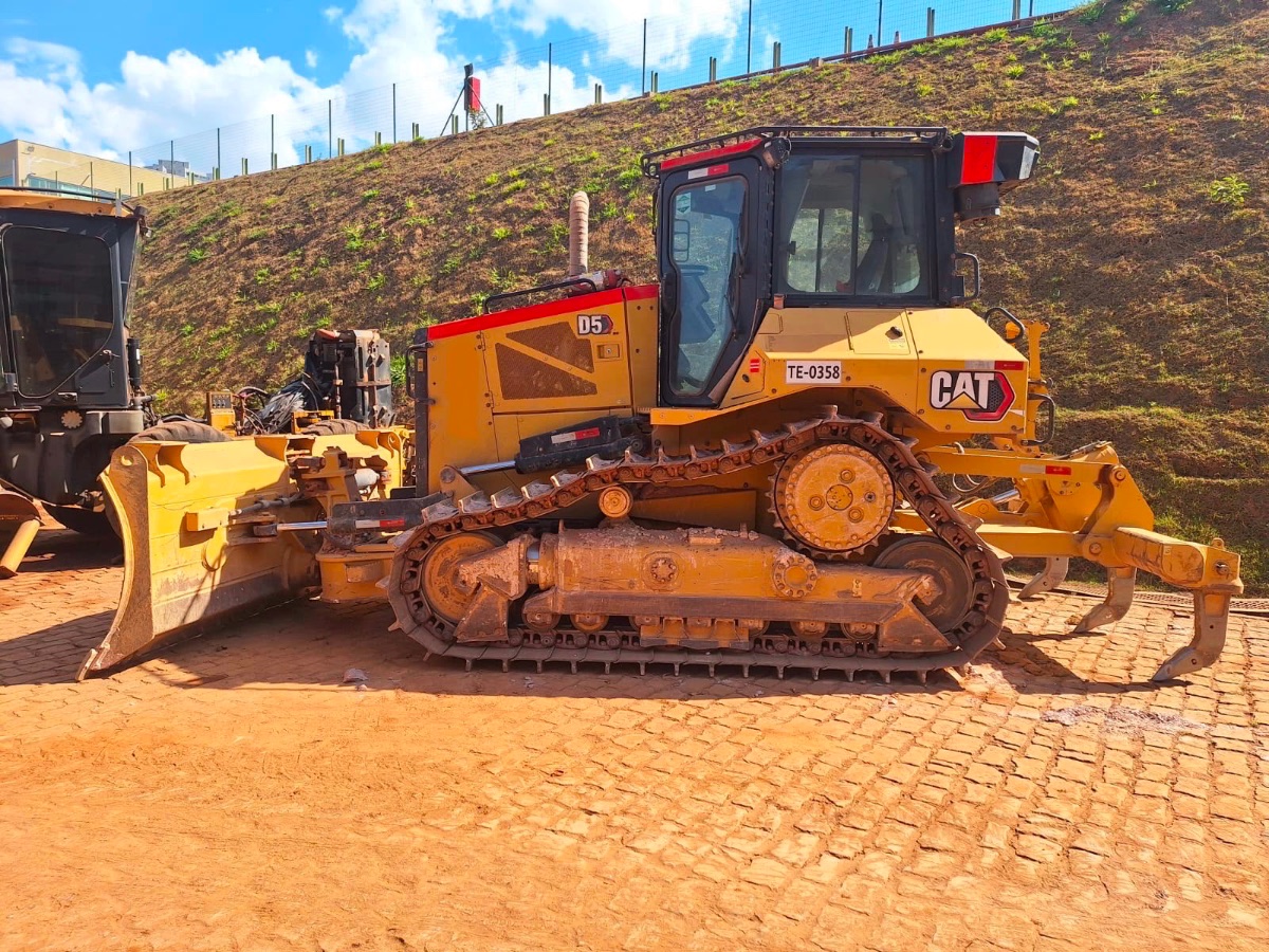 Trator de esteira Caterpillar D5 2021