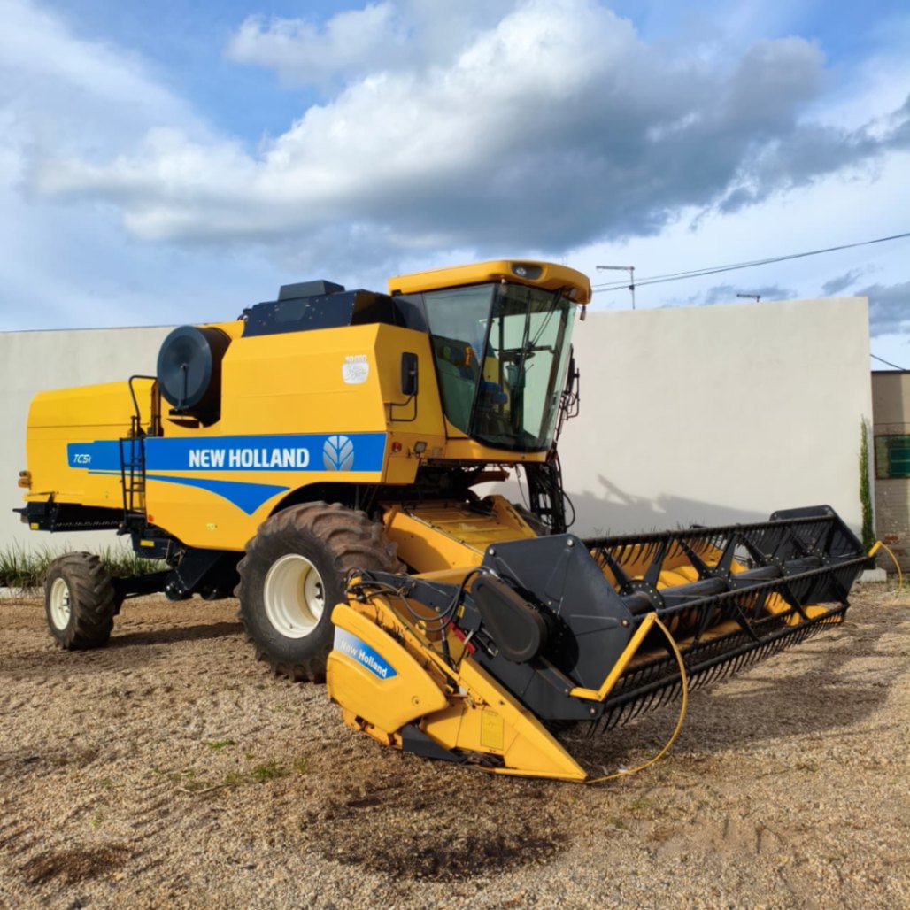 Colheitadeira New Holland TC 50/70 2015