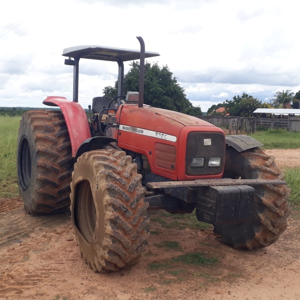 Trator agrícola Massey Ferguson 5320 2001