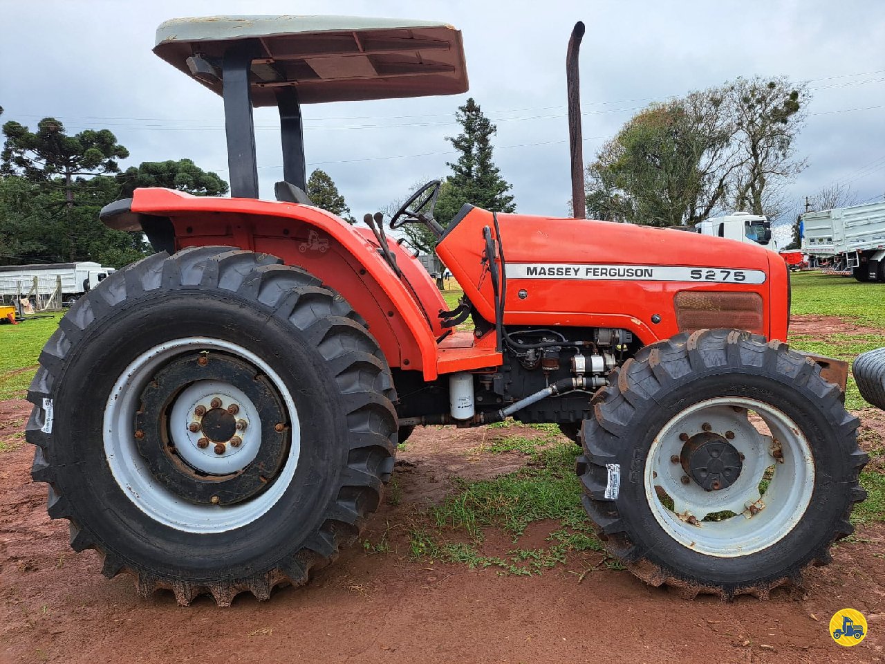 Trator agrícola Massey Ferguson 5275 2008