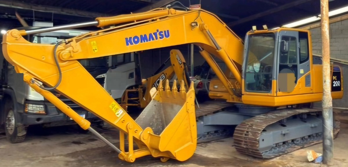 Escavadeira Komatsu PC200 2014