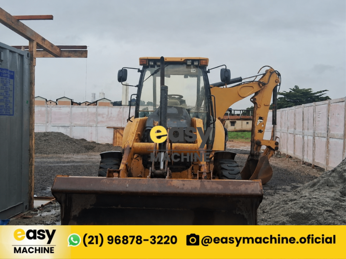 Retroescavadeira Caterpillar 416E 4X2 2013