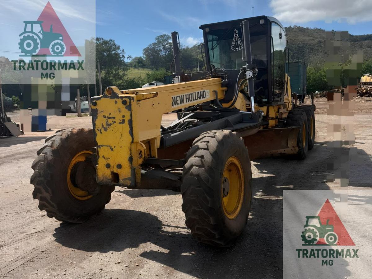 Motoniveladora New Holland RG 140B 2011