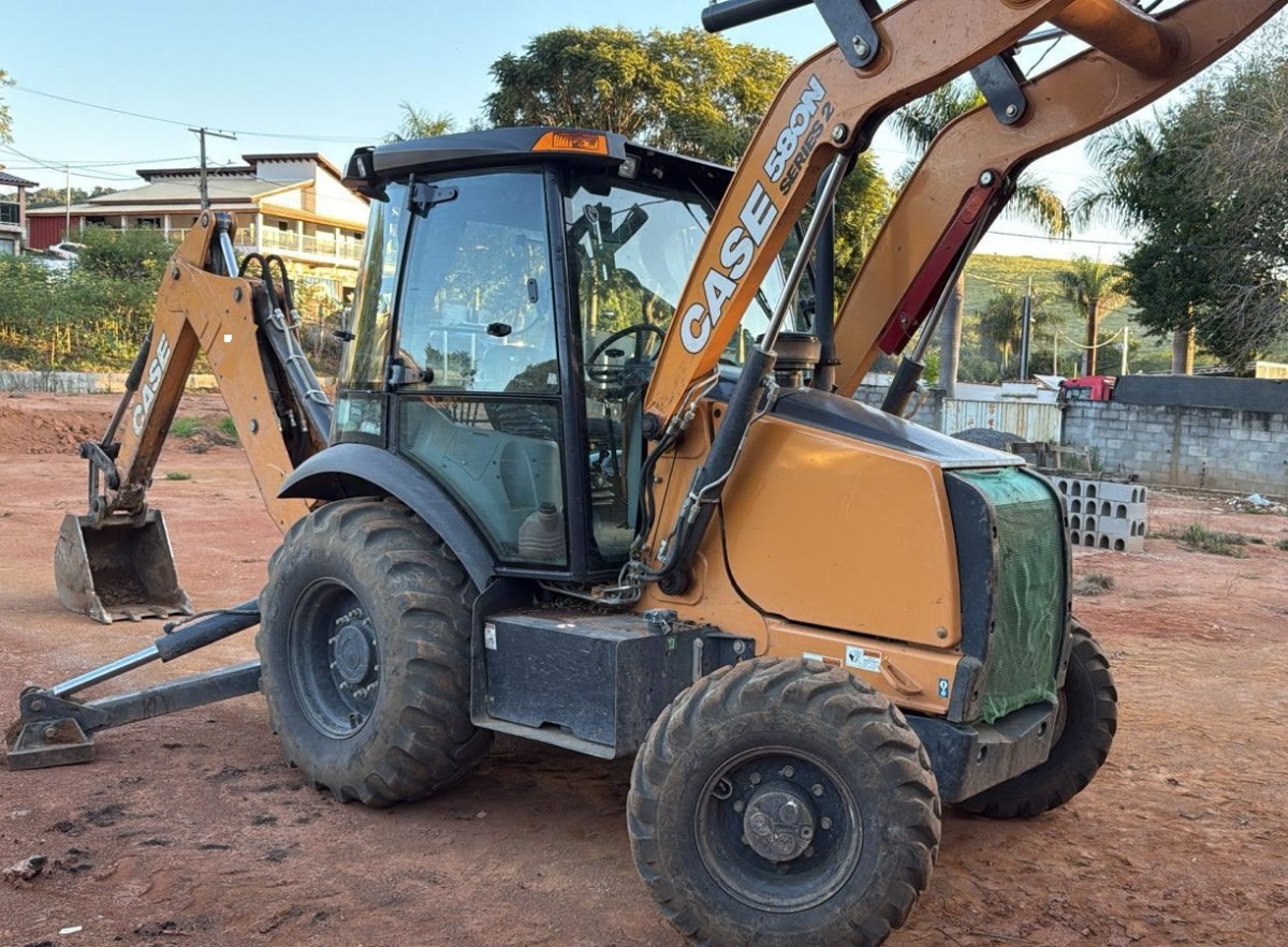 Retroescavadeira Case 580N 2024