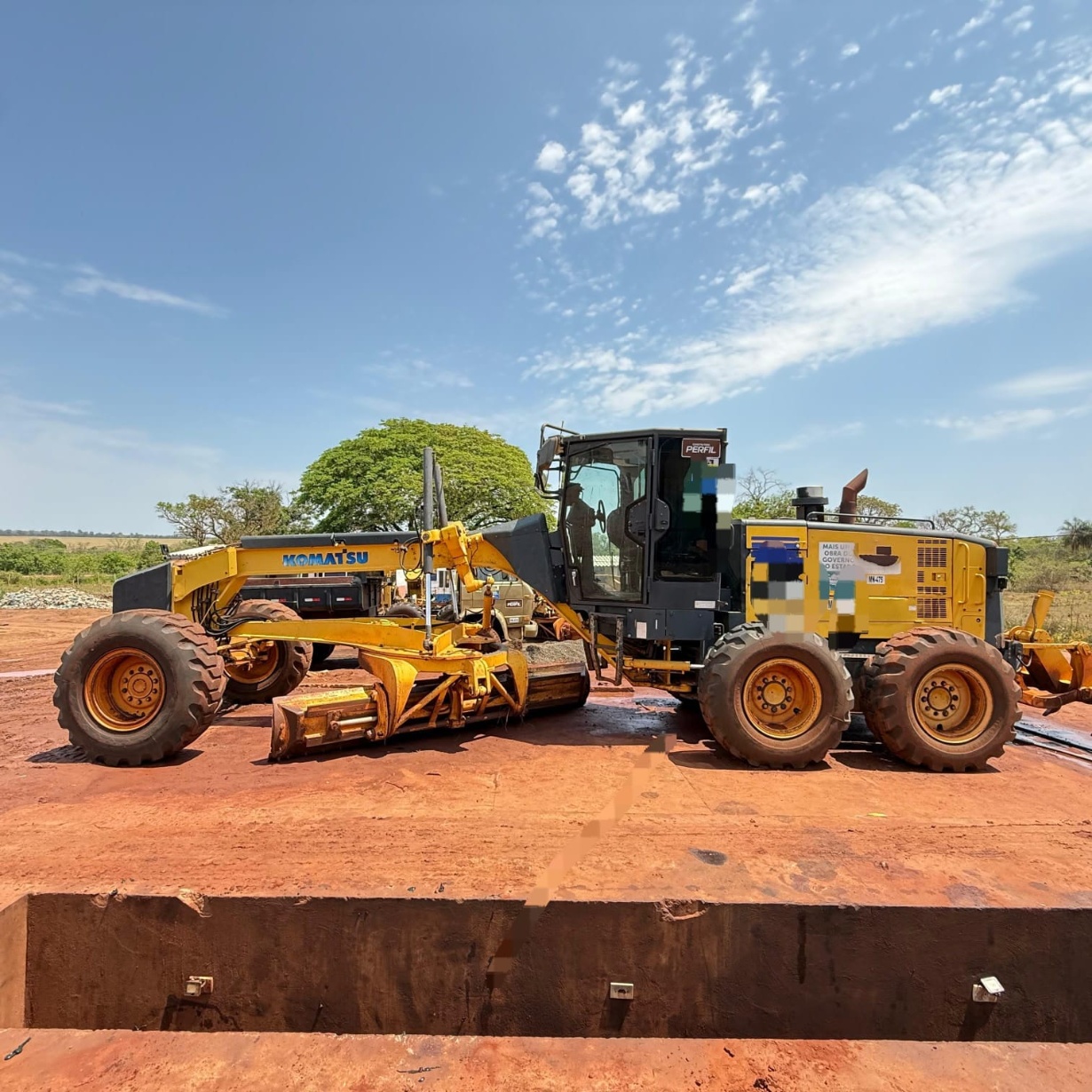 Motoniveladoras e patrols Komatsu GD655