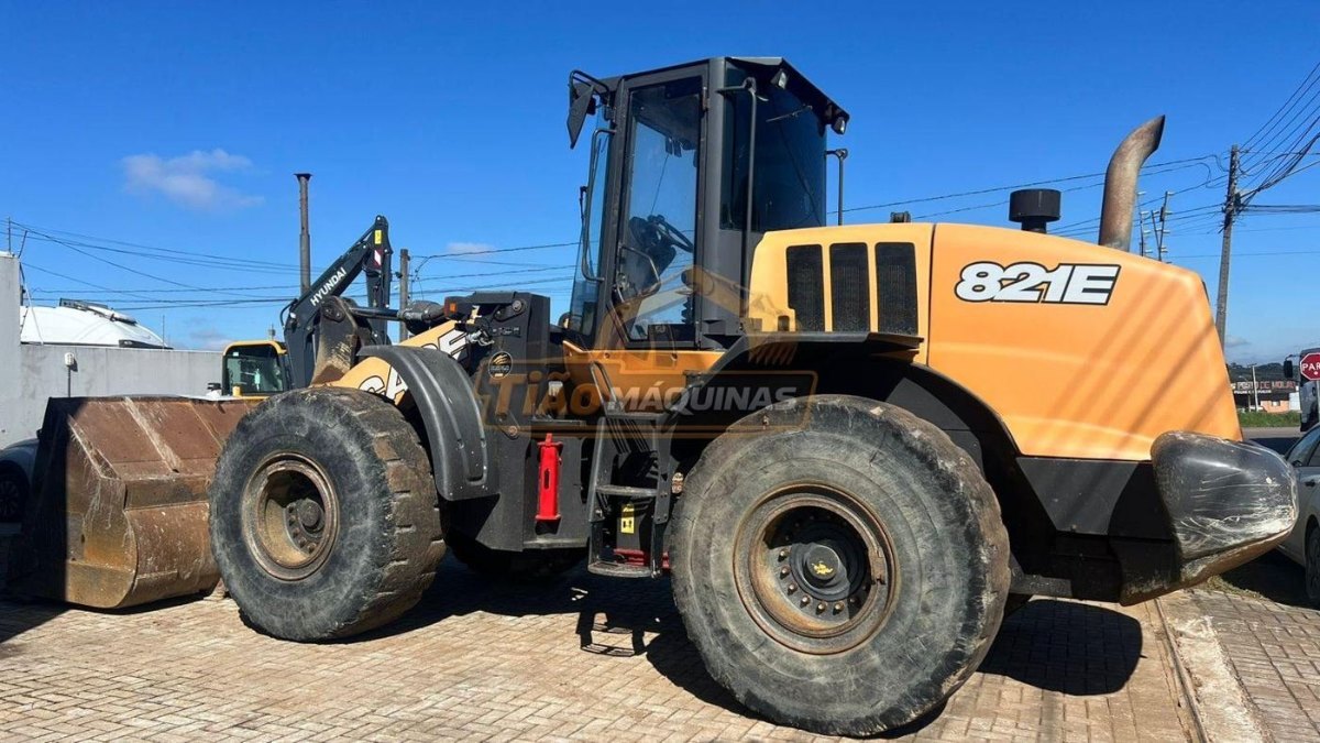 Pá Carregadeira Case 821e 2020