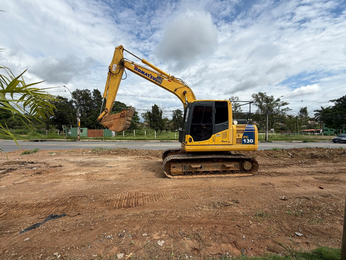 Escavadeira Komatsu PC130 2022