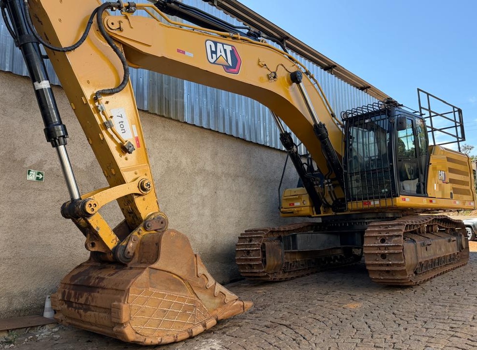 Escavadeira Caterpillar 336 2022