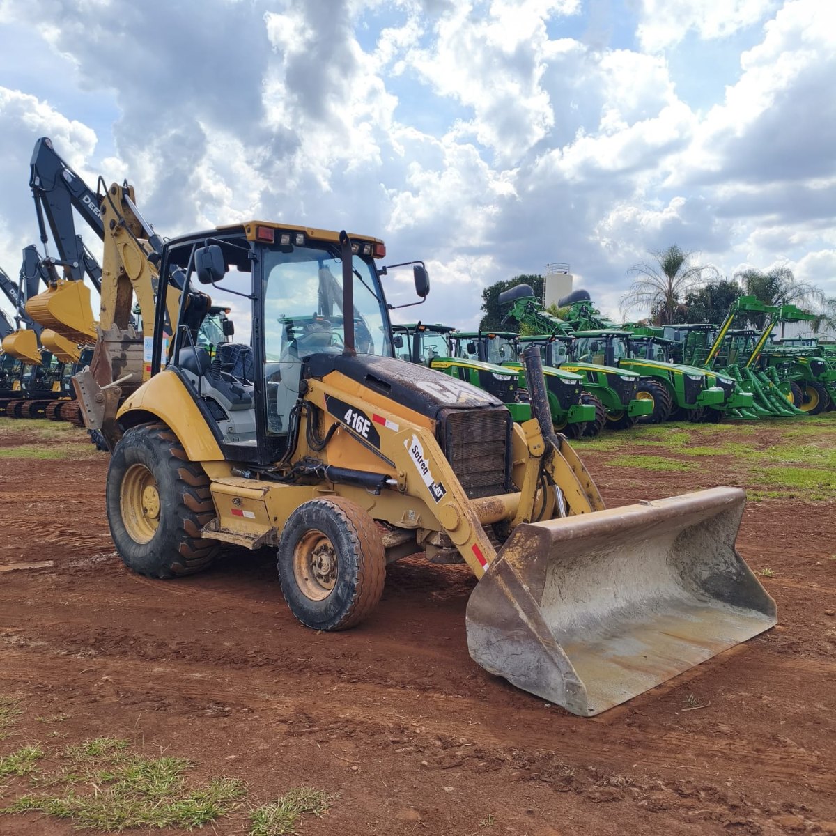 Retroescavadeira Caterpillar 416E 2016