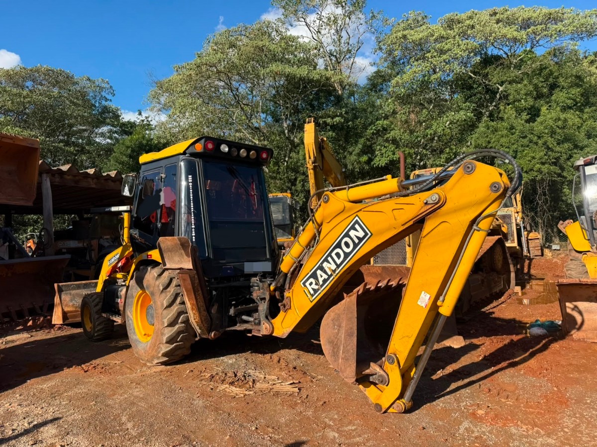 Retroescavadeira Randon RD406 4x4 2015