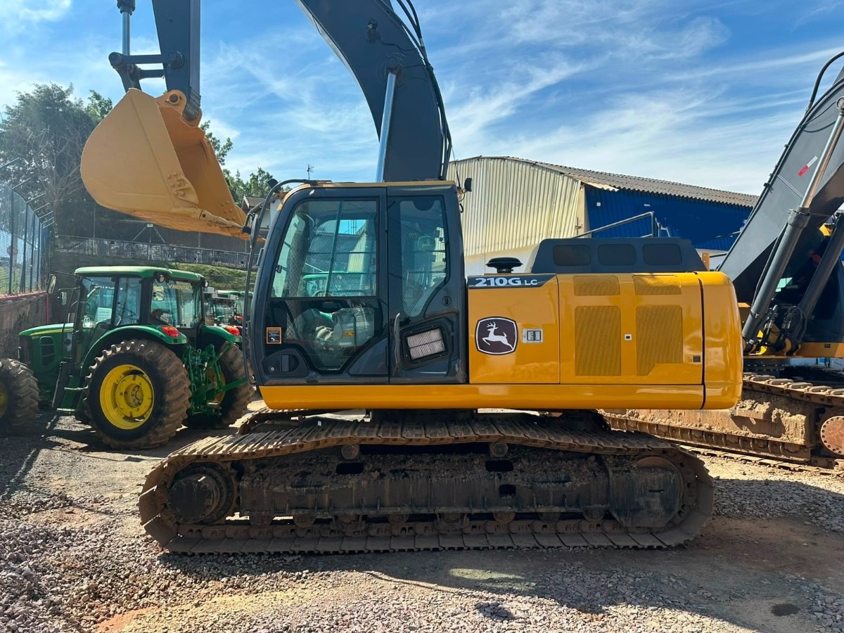 Escavadeira John Deere 210G LC 2022