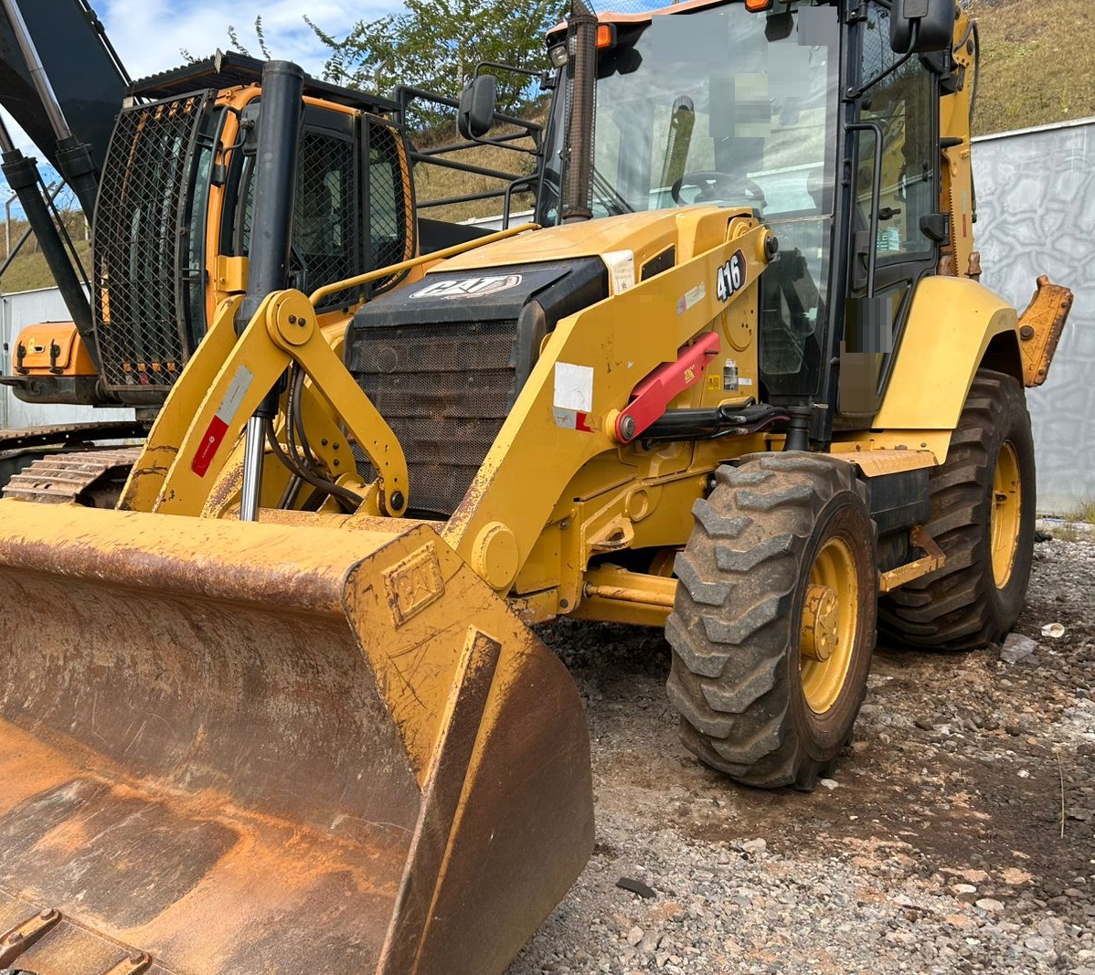 Retroescavadeira Caterpillar 416E 2021