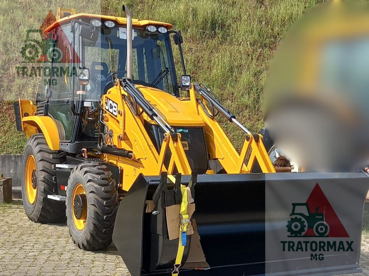 Retroescavadeira JCB 3CX 4X4 2024