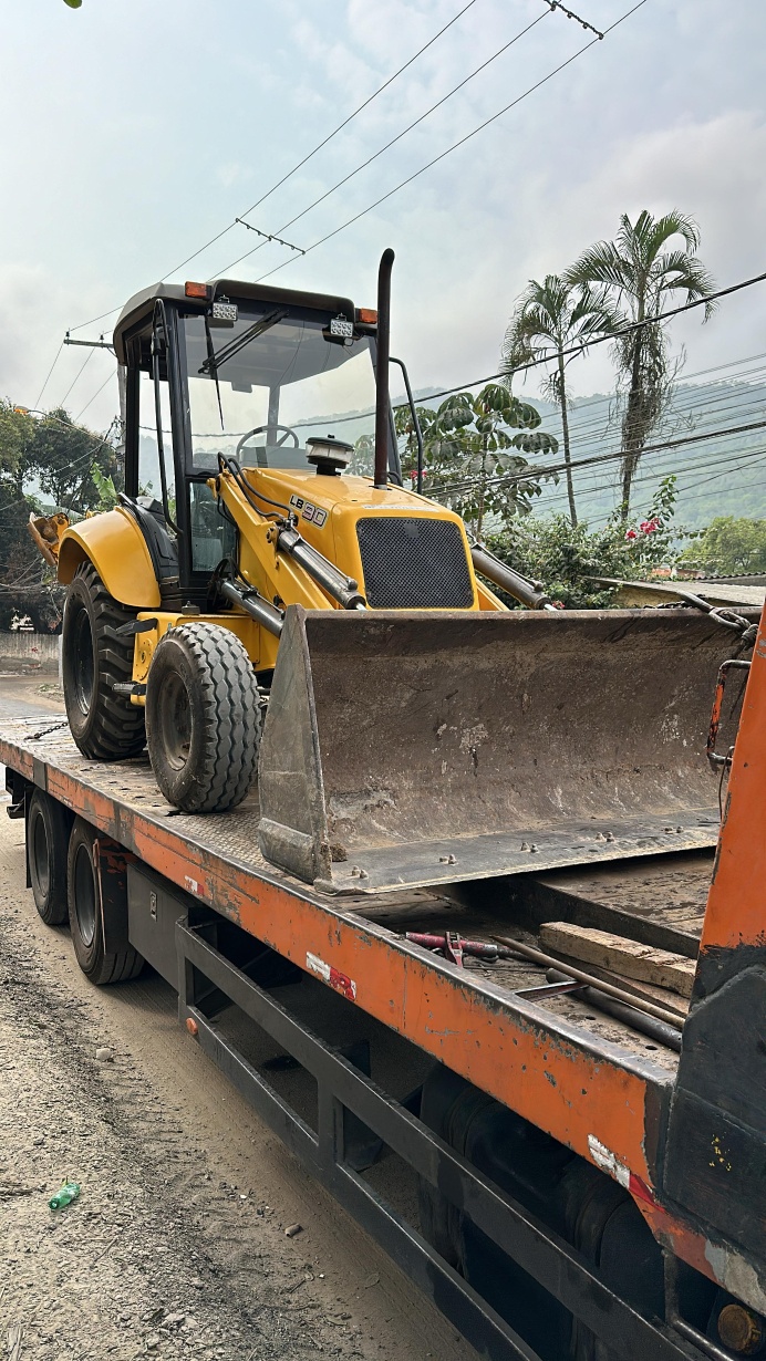 Retroescavadeiras New Holland LB90 2011