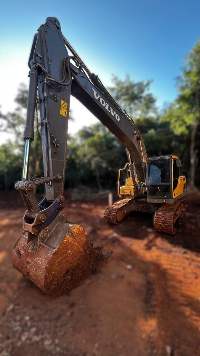 Escavadeira Volvo EC220D 2022