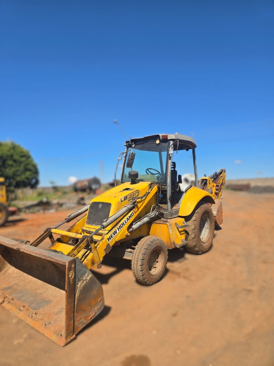Retroescavadeira New Holland LB90 2012