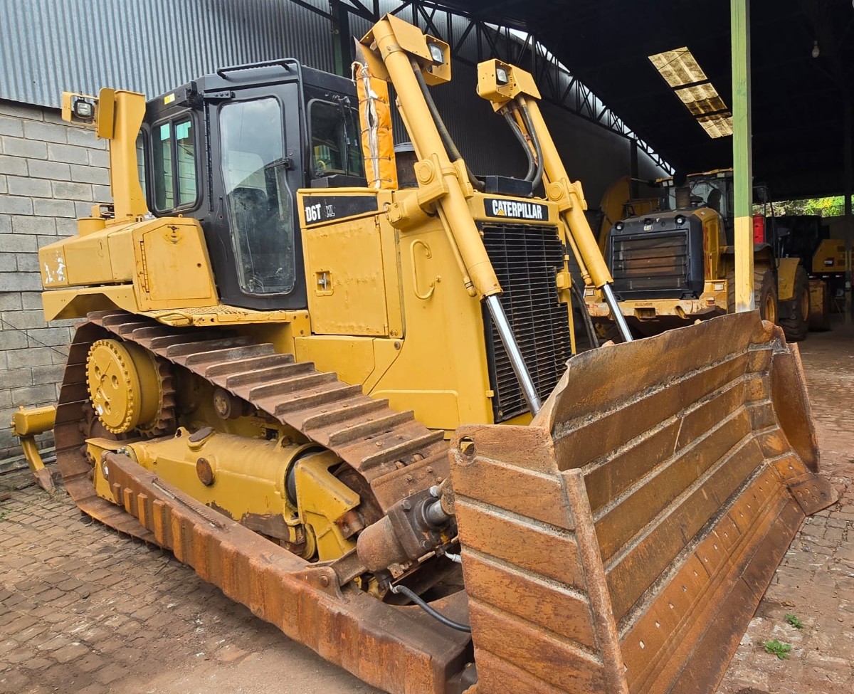 Trator de esteira Caterpillar D6T 2019