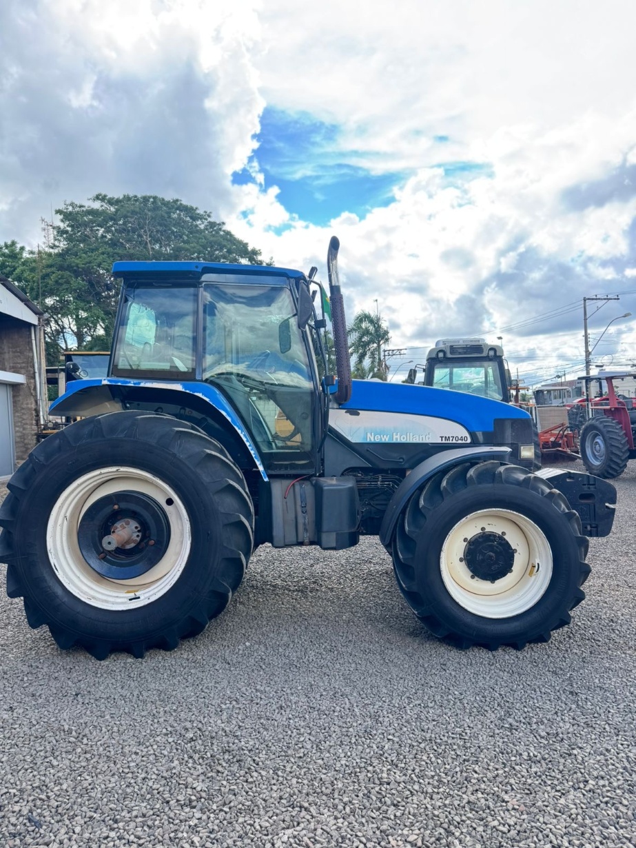 Tratores Agrícolas New Holland TM 7040 2010