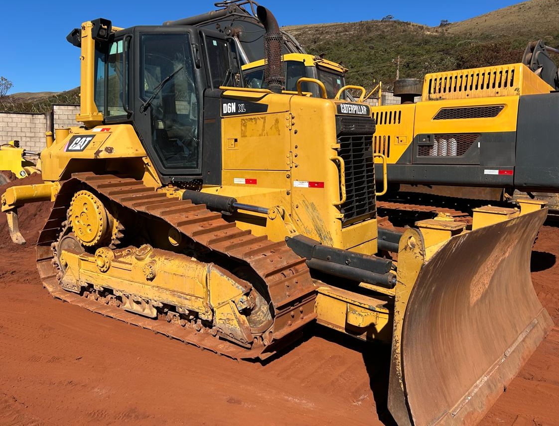 Trator de esteira Caterpillar D6NXL 2015