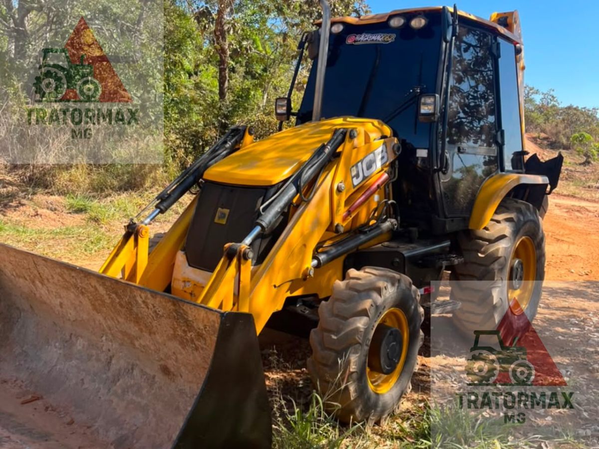 Retroescavadeira JCB 3CX 2022