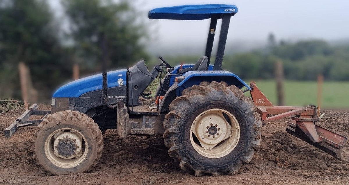 Trator agrícola New Holland TL75 2012