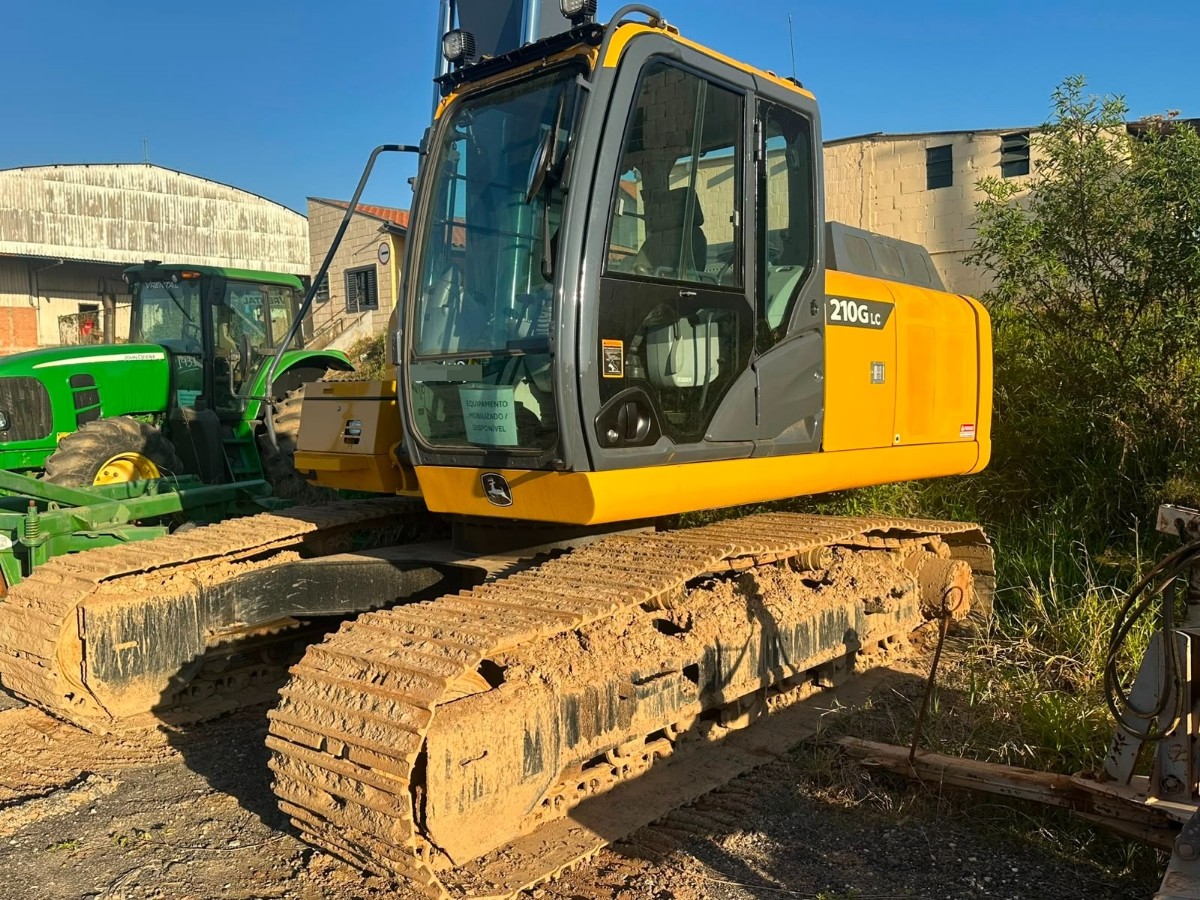 Escavadeira John Deere 210G LC 2021