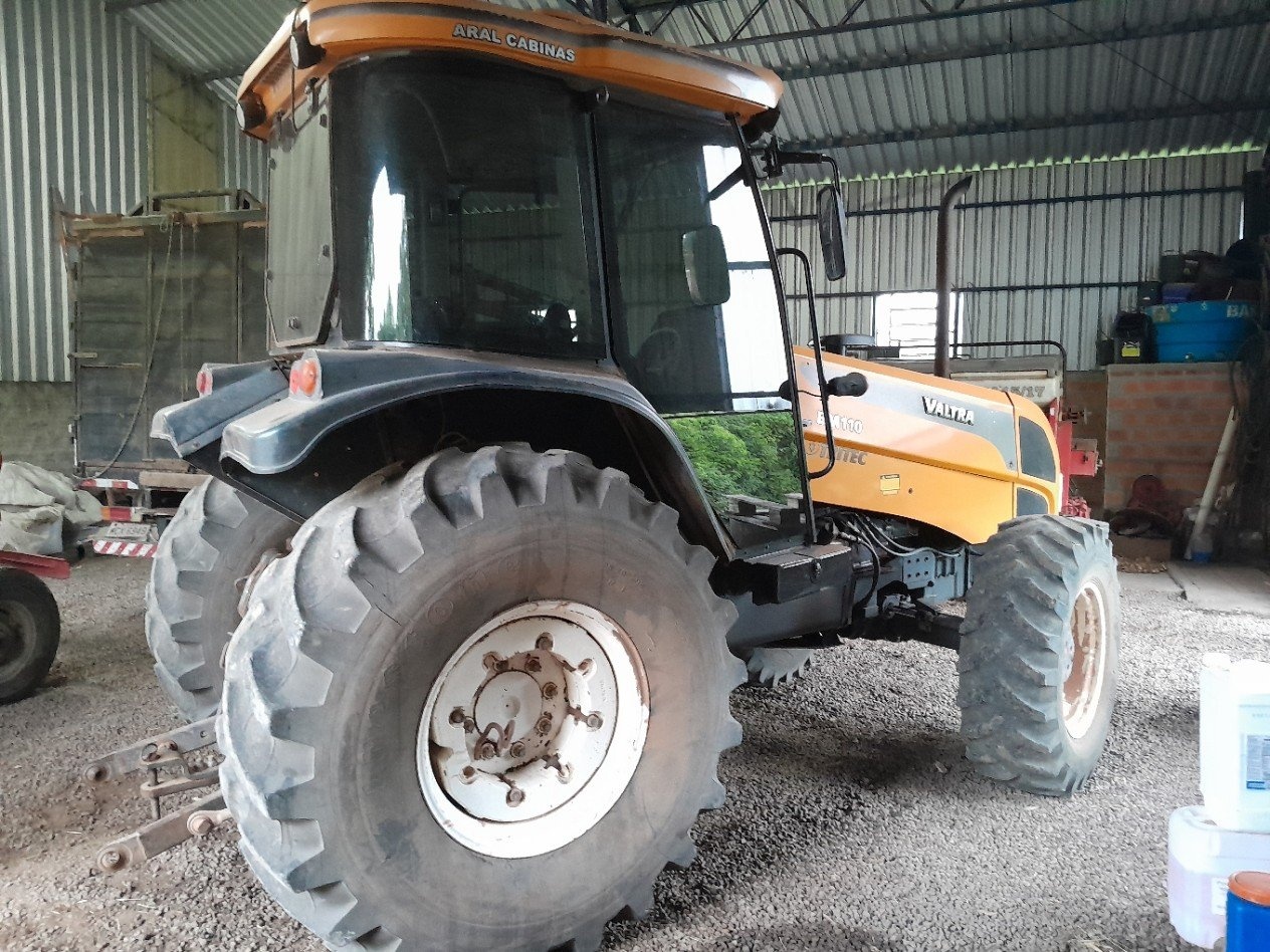 Trator agrícola Valtra BM 110 2010