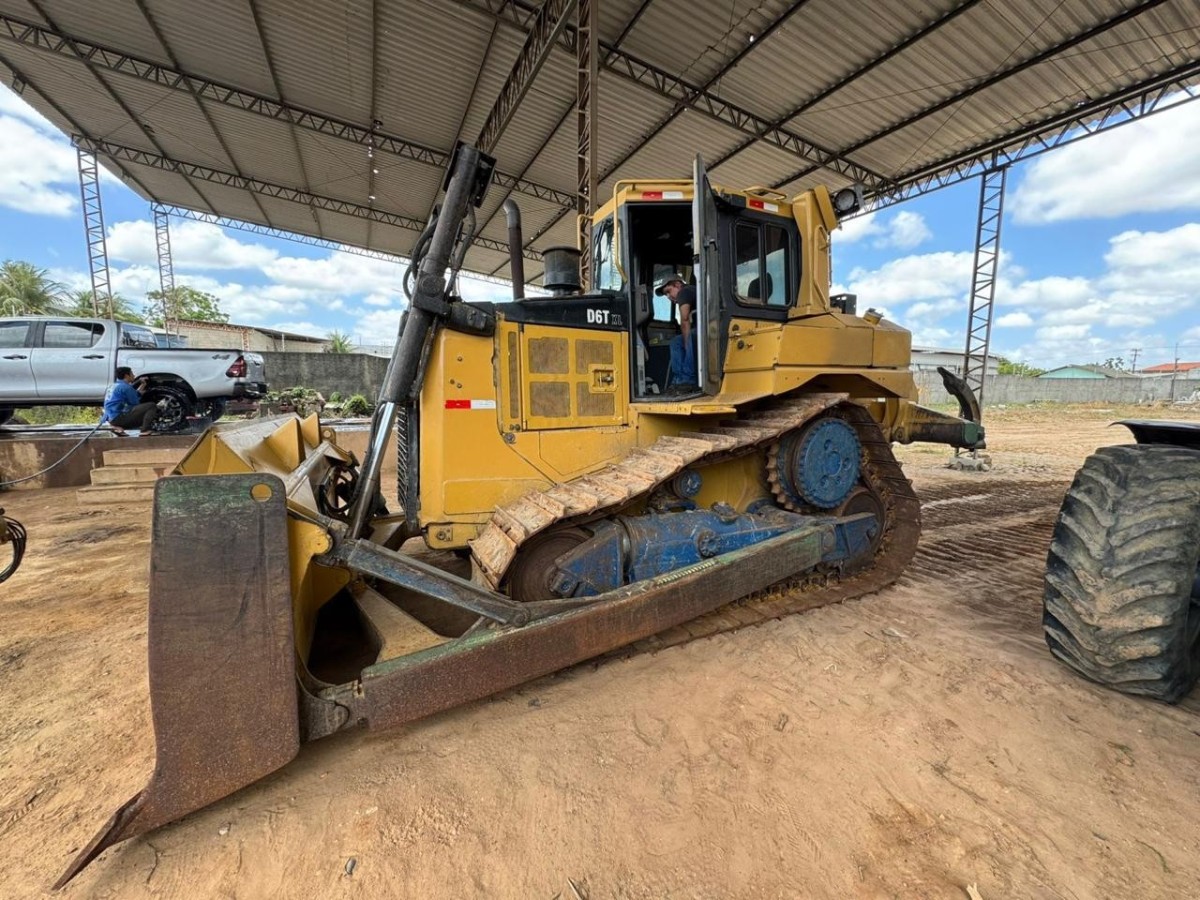 Trator de esteira Caterpillar D6T XL 2011