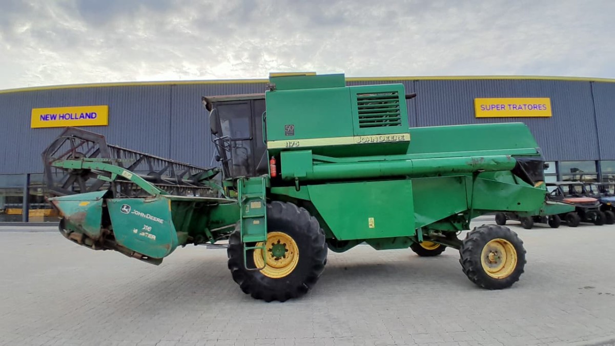 Colheitadeira John Deere 1175 2004