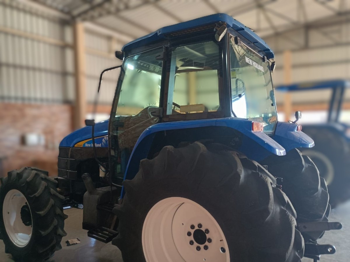 Trator agrícola New Holland TS 6040 2013