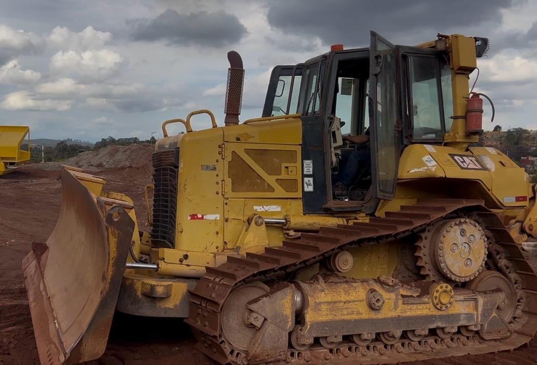 Trator de esteira Caterpillar D6N 2012