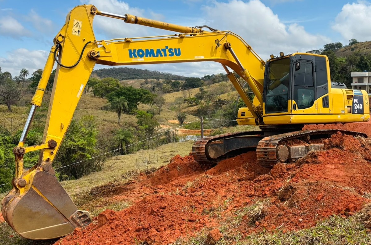 Escavadeira Komatsu PC240 2013