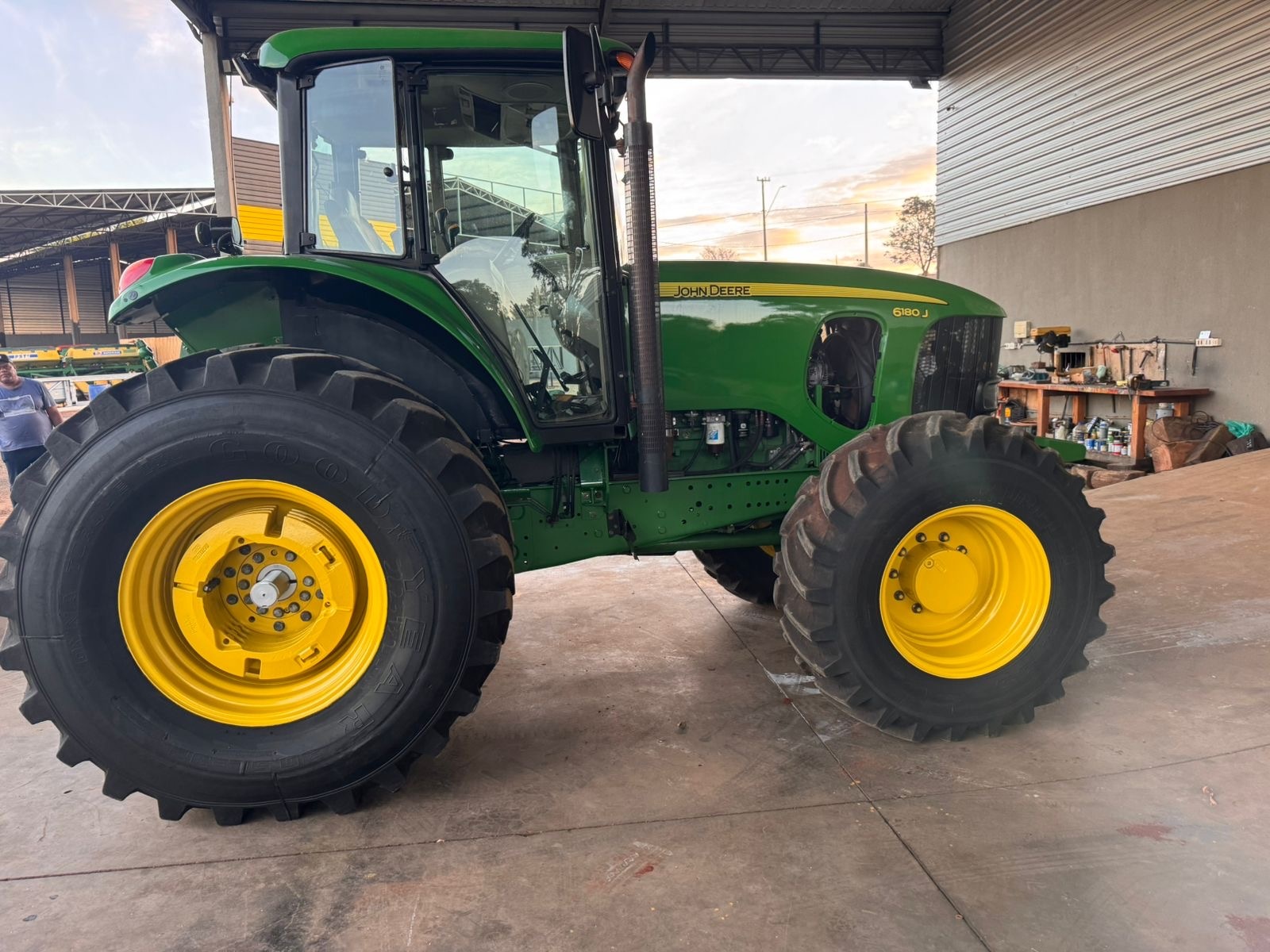 Tratores Agrícolas John Deere 6180J 2013