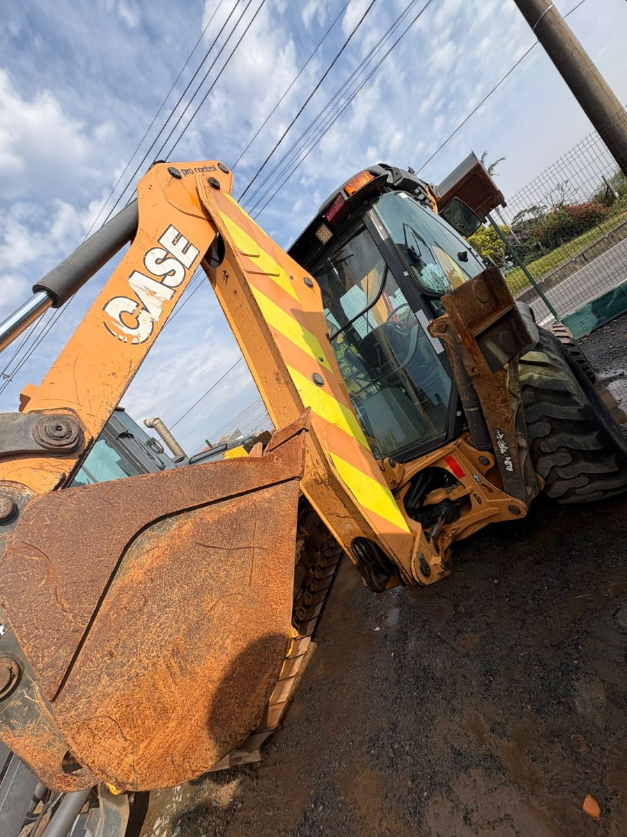 Retroescavadeira Case 580N 2020