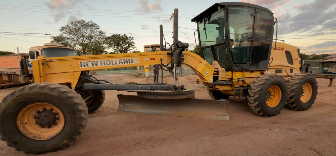 Motoniveladora New Holland RG 140B 2011
