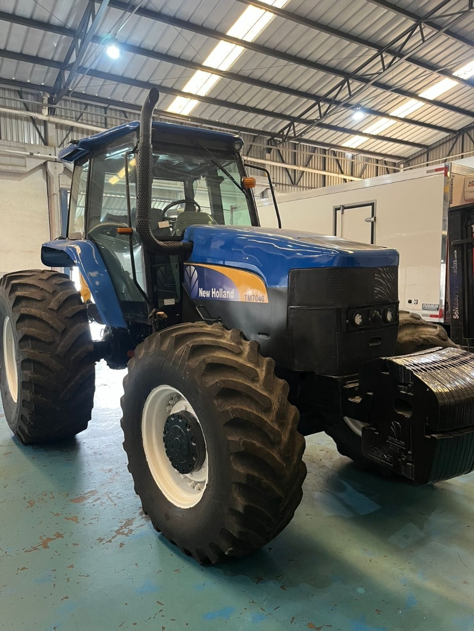 Tratores Agrícolas New Holland TM 7040 2012
