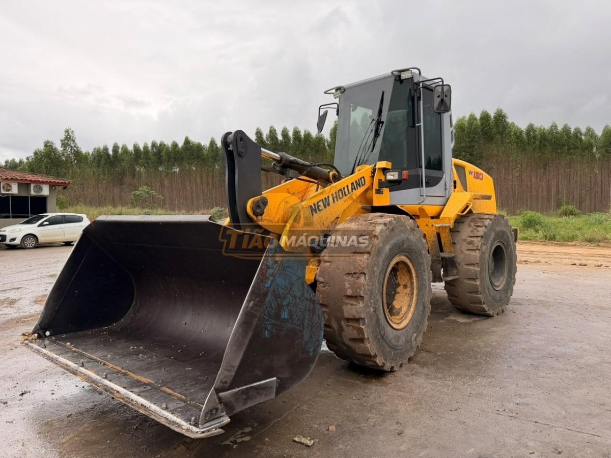Pá Carregadeira New Holland W130 2015