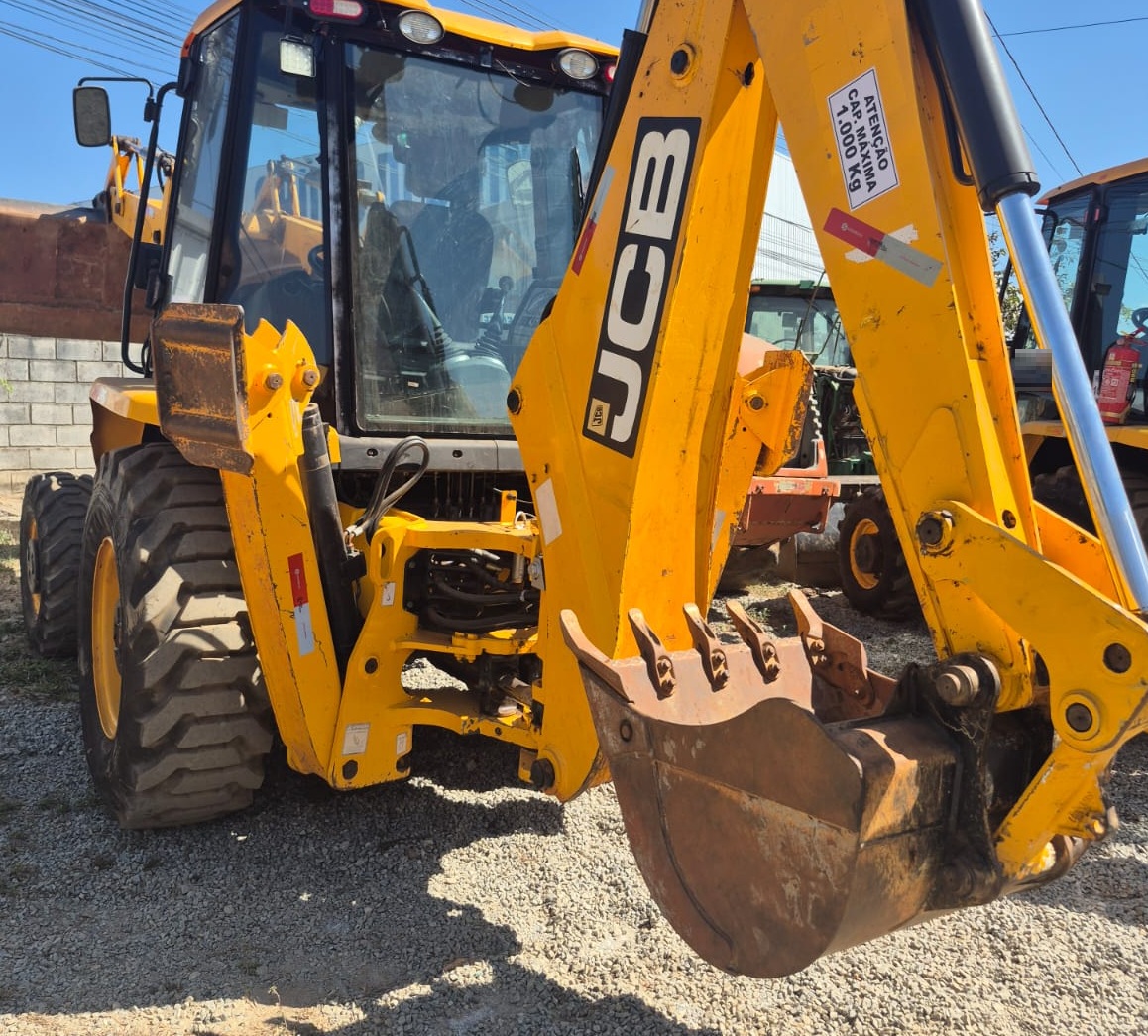 Retroescavadeira JCB 3CX 2019