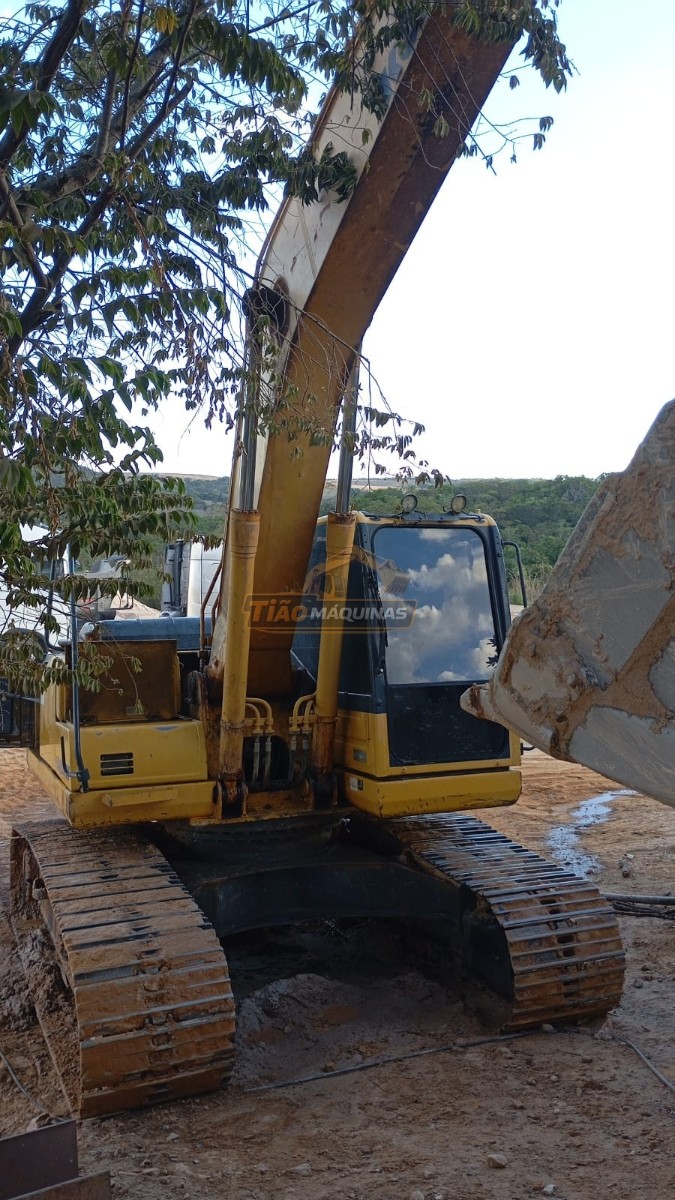 Escavadeira Komatsu PC200 2013
