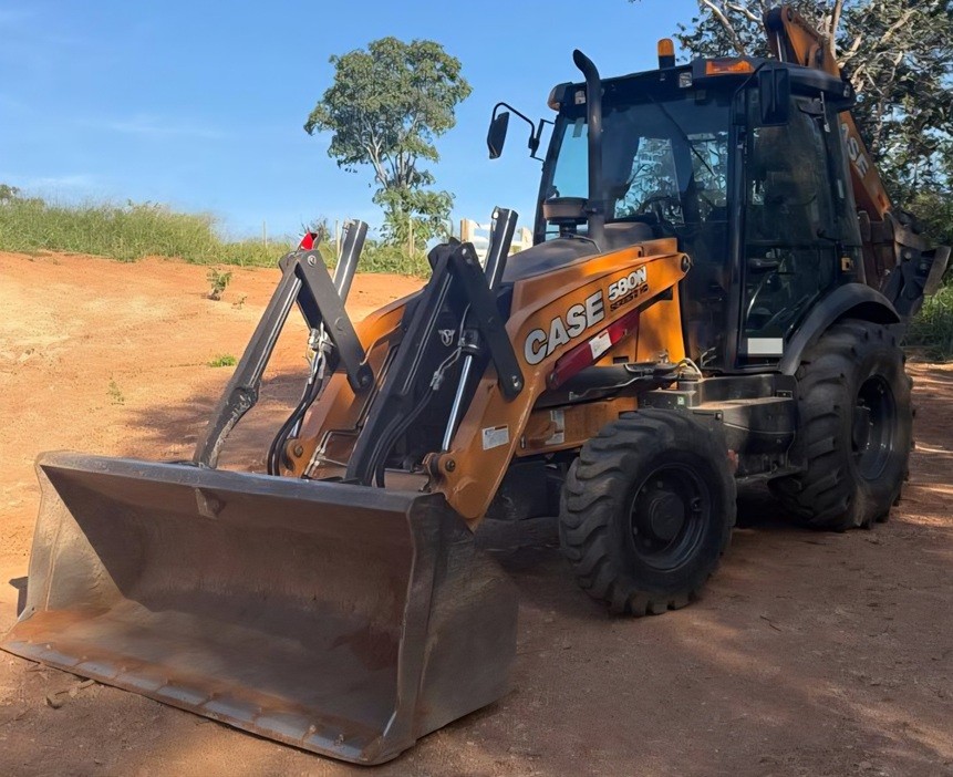 Retroescavadeira Case 580N 2024