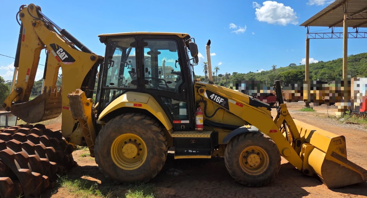 Retroescavadeira Caterpillar 416F2 2016