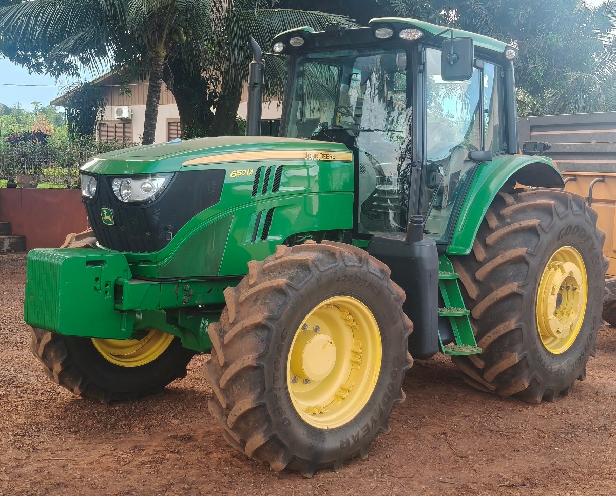Trator agrícola John Deere 6150M 2023