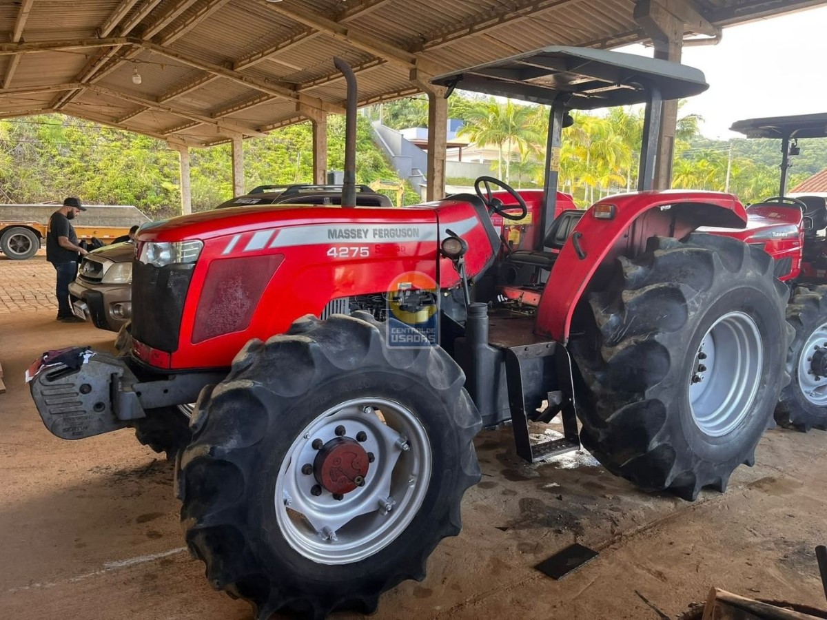 Trator agrícola Massey Ferguson 4275 2016
