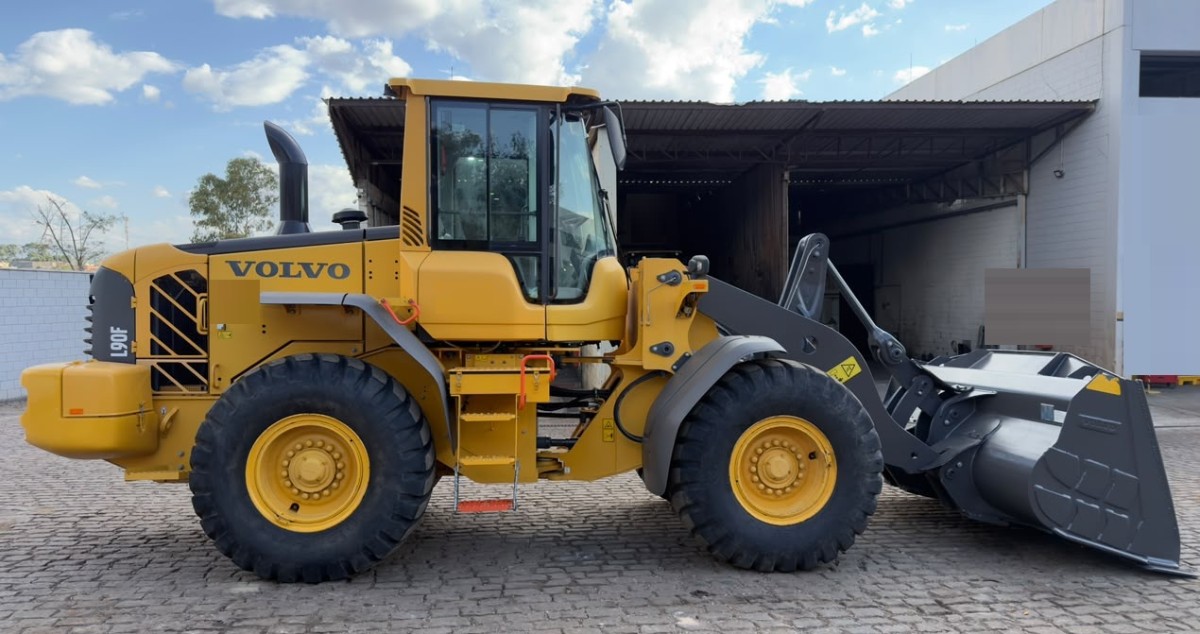 Pá Carregadeira Volvo L90F 2024