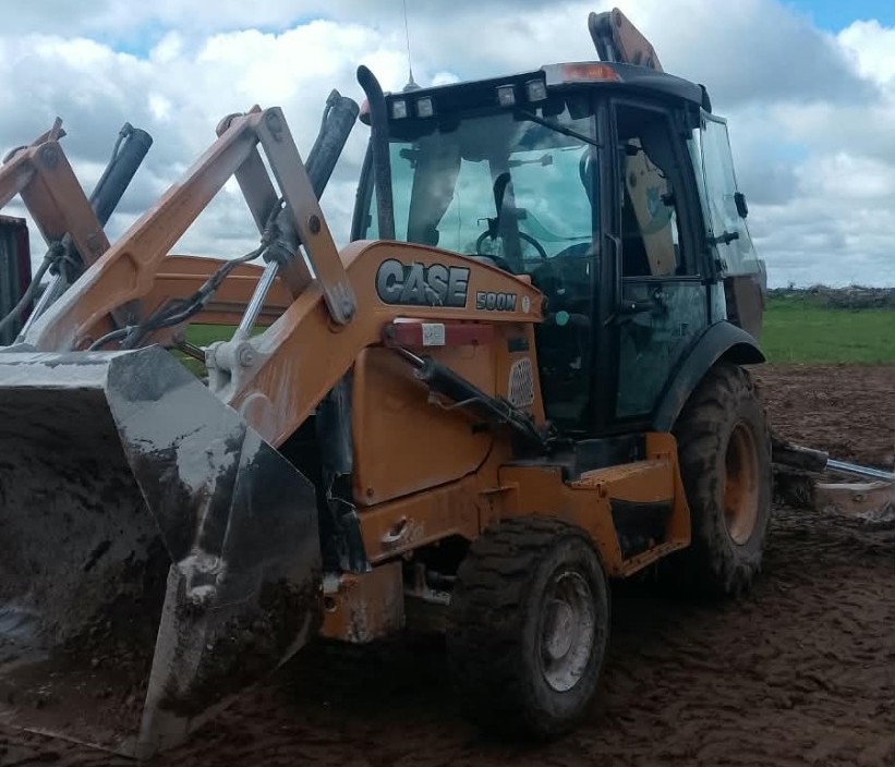 Retroescavadeira Case 580N 2015